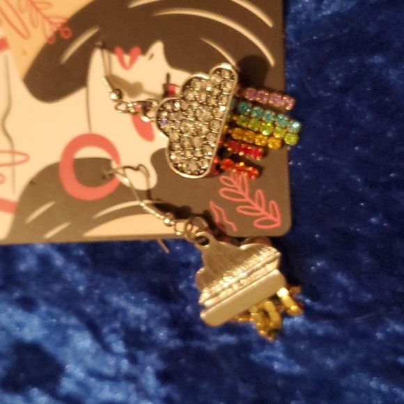 Rhinestone cloud Dangle earring - Picture 3 of 6